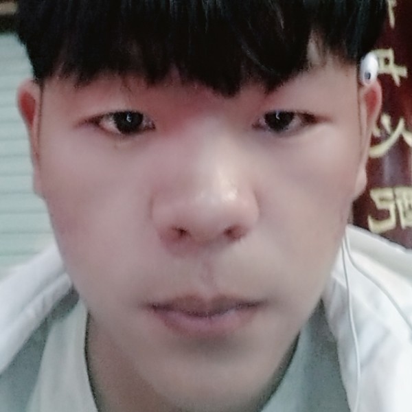 铅笔蹙眉深情的照片