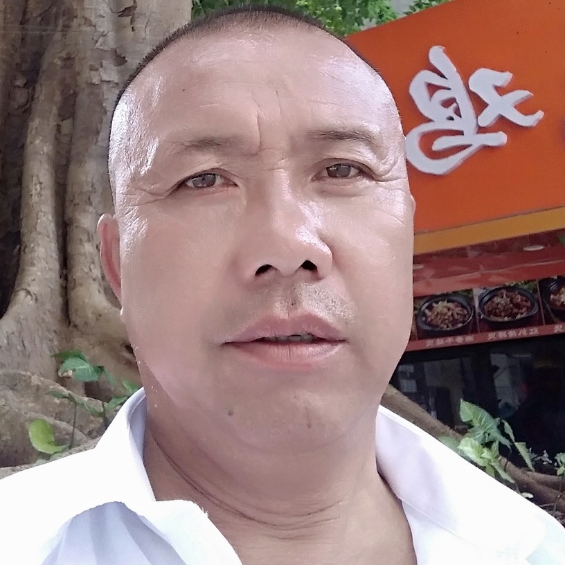 夏露倾心激昂的照片