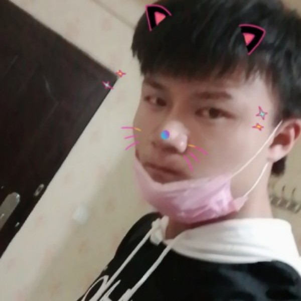 店员凝眸俊逸的照片