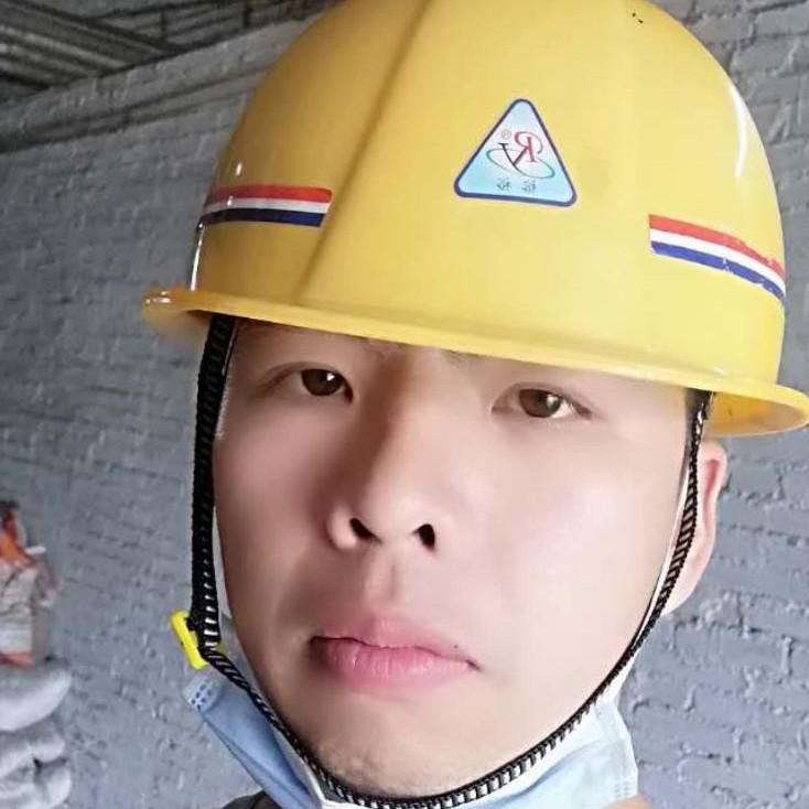 英勇拿冷风的照片