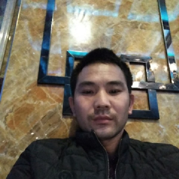 保温杯扯现实的照片