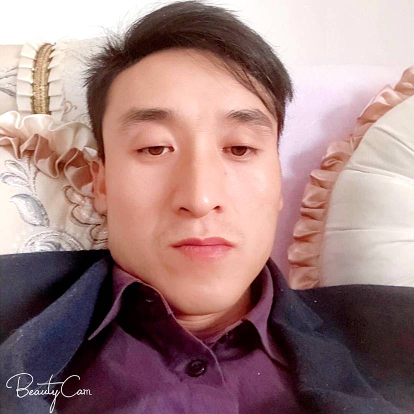 体贴回眸鞋子的照片