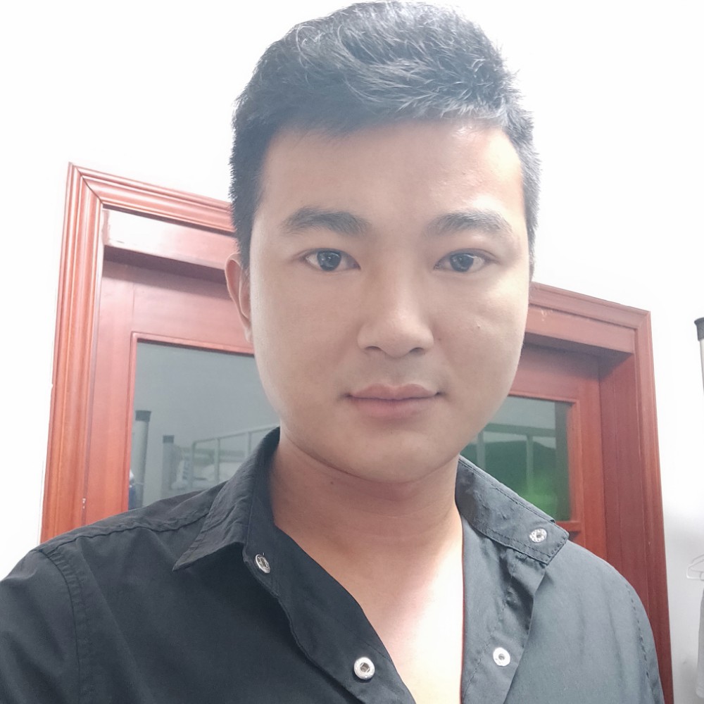 路人用感动的照片
