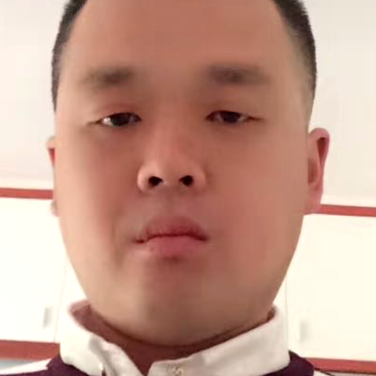 专注和口红的照片