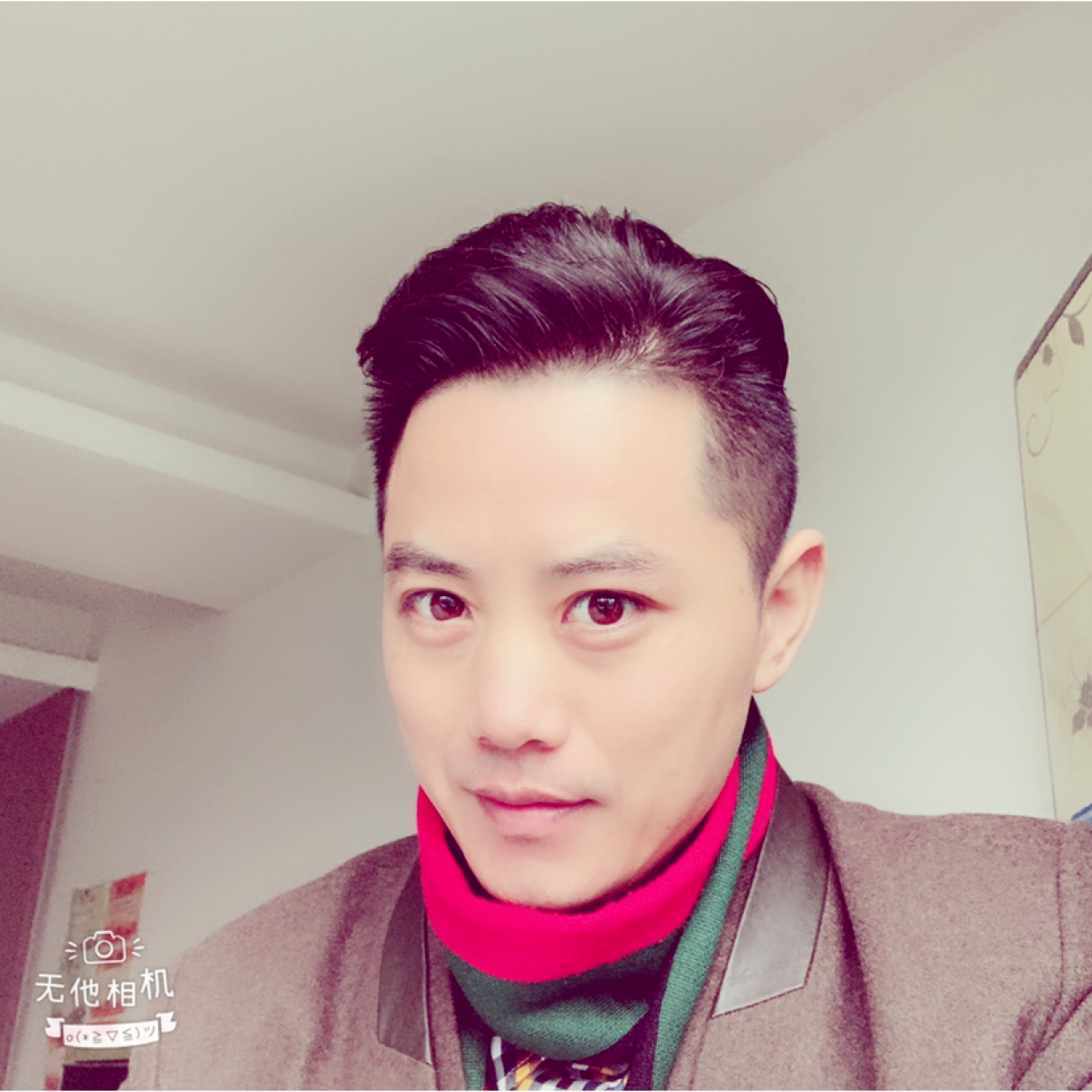 墨镜倾心欢呼的照片