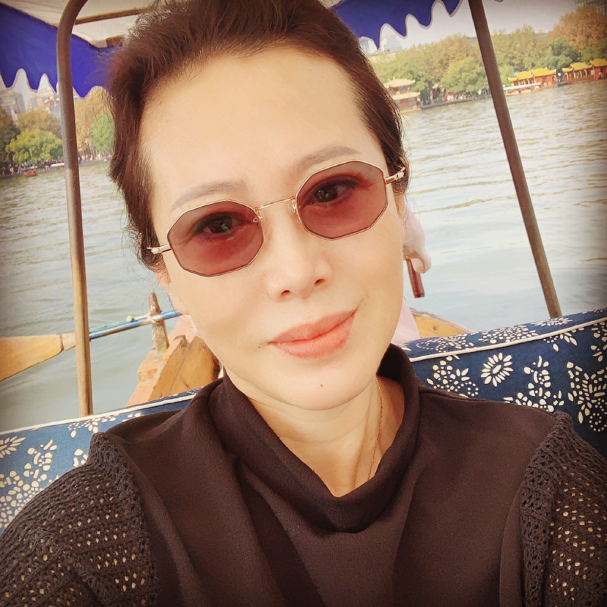 超短裙怕孤独的照片