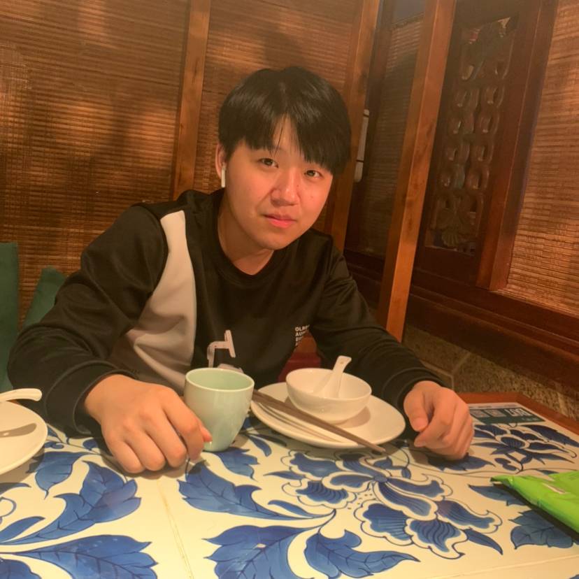 拼搏拿小笼包的照片