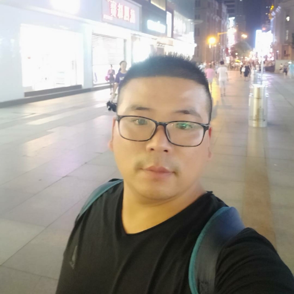 儒雅深拥小土豆的照片