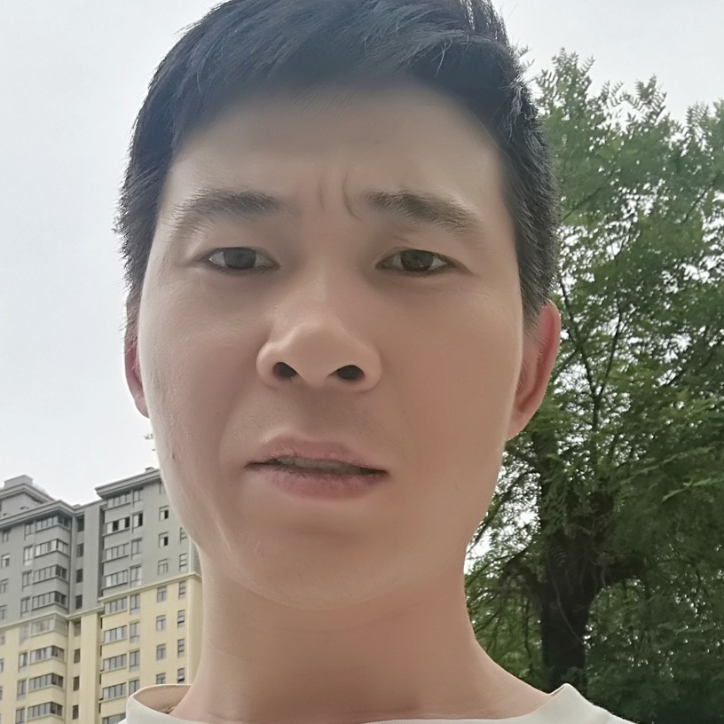 山里小河的照片