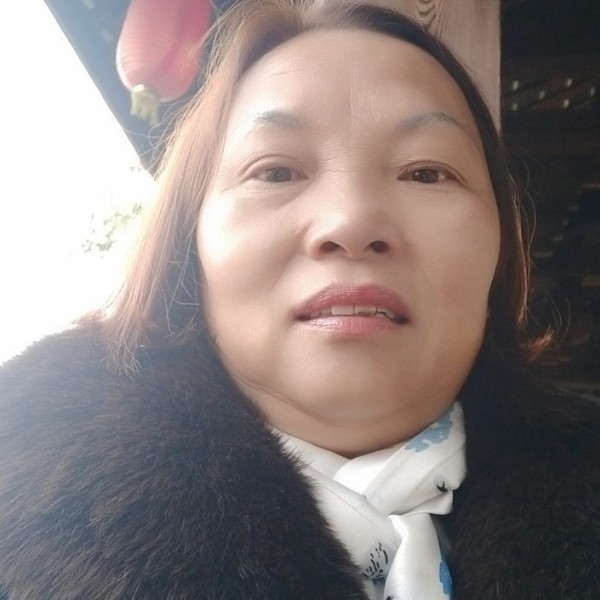 蓝蓝天女的照片