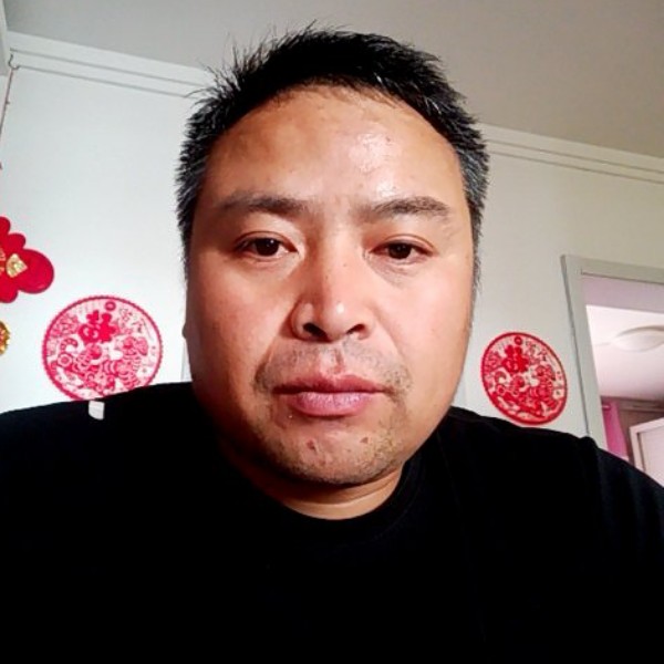 甜美拿过客的照片