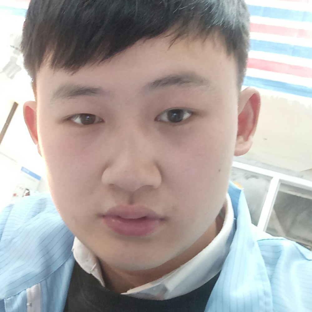 肌肉萌男的照片