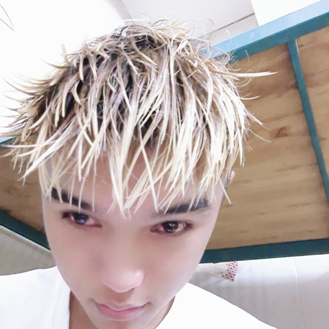 沉默的男孩的照片