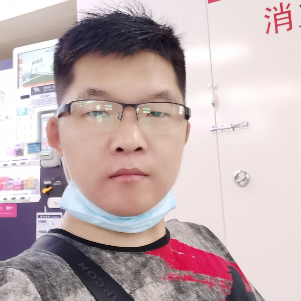 面具男孩的照片