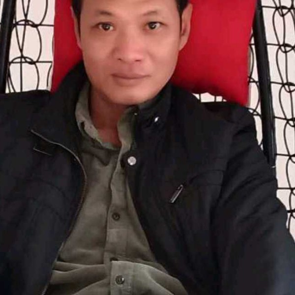 墨镜蹙眉坚定的照片