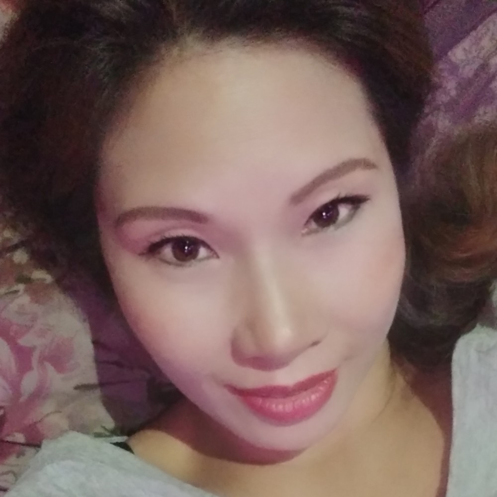 香烟女人的照片