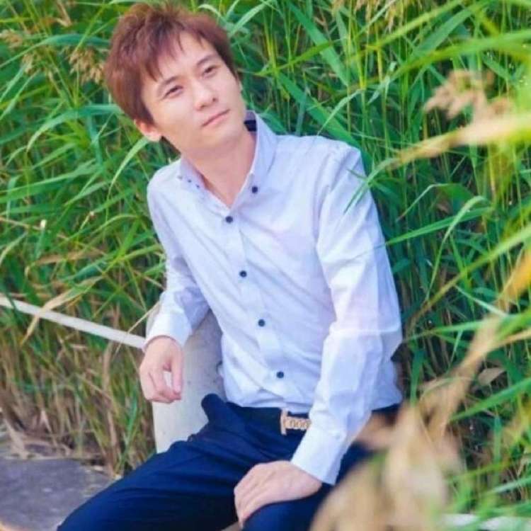 演艺帅男的照片