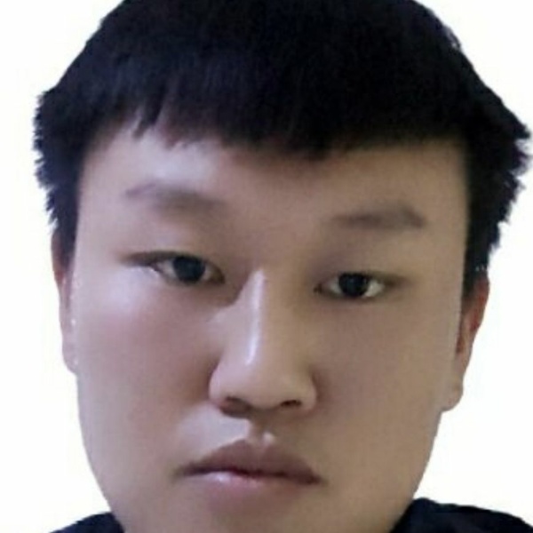 勤恳打小松鼠的照片