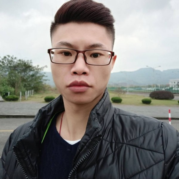 琉璃现实人的照片