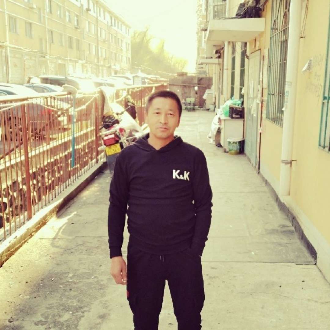 谨慎等待滑板的照片