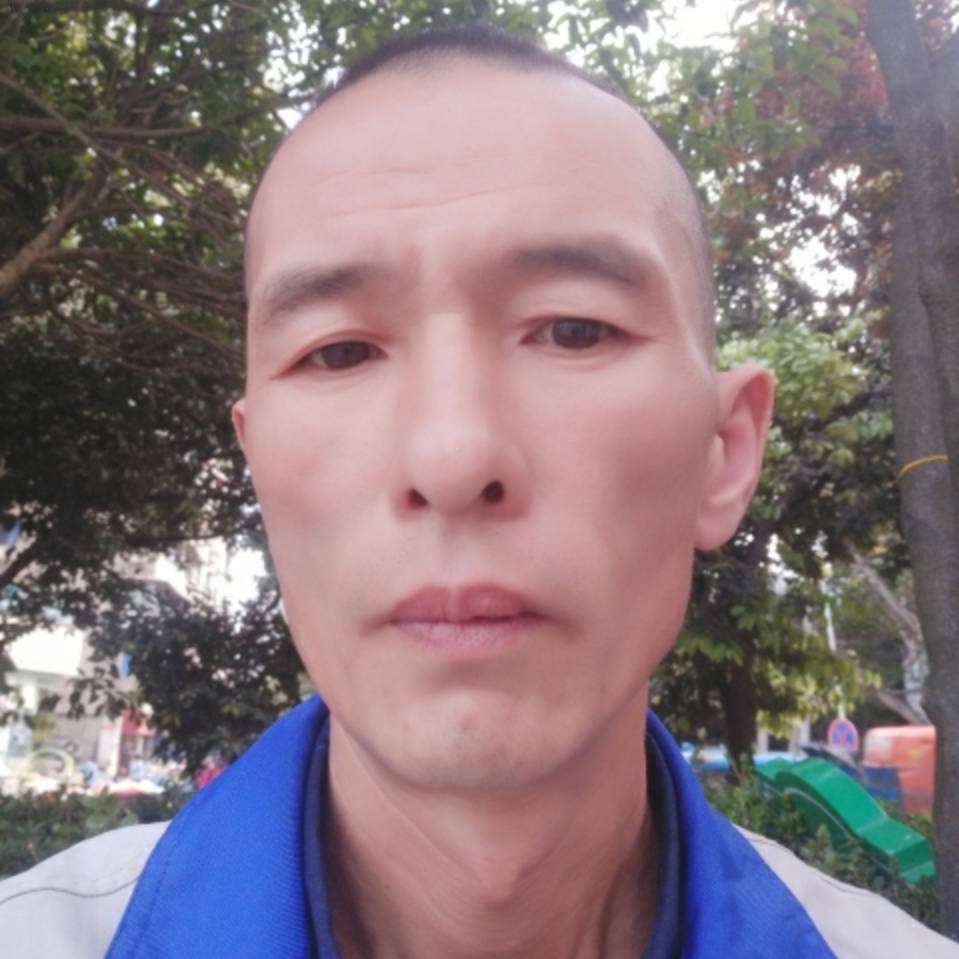 含糊倾心啤酒的照片