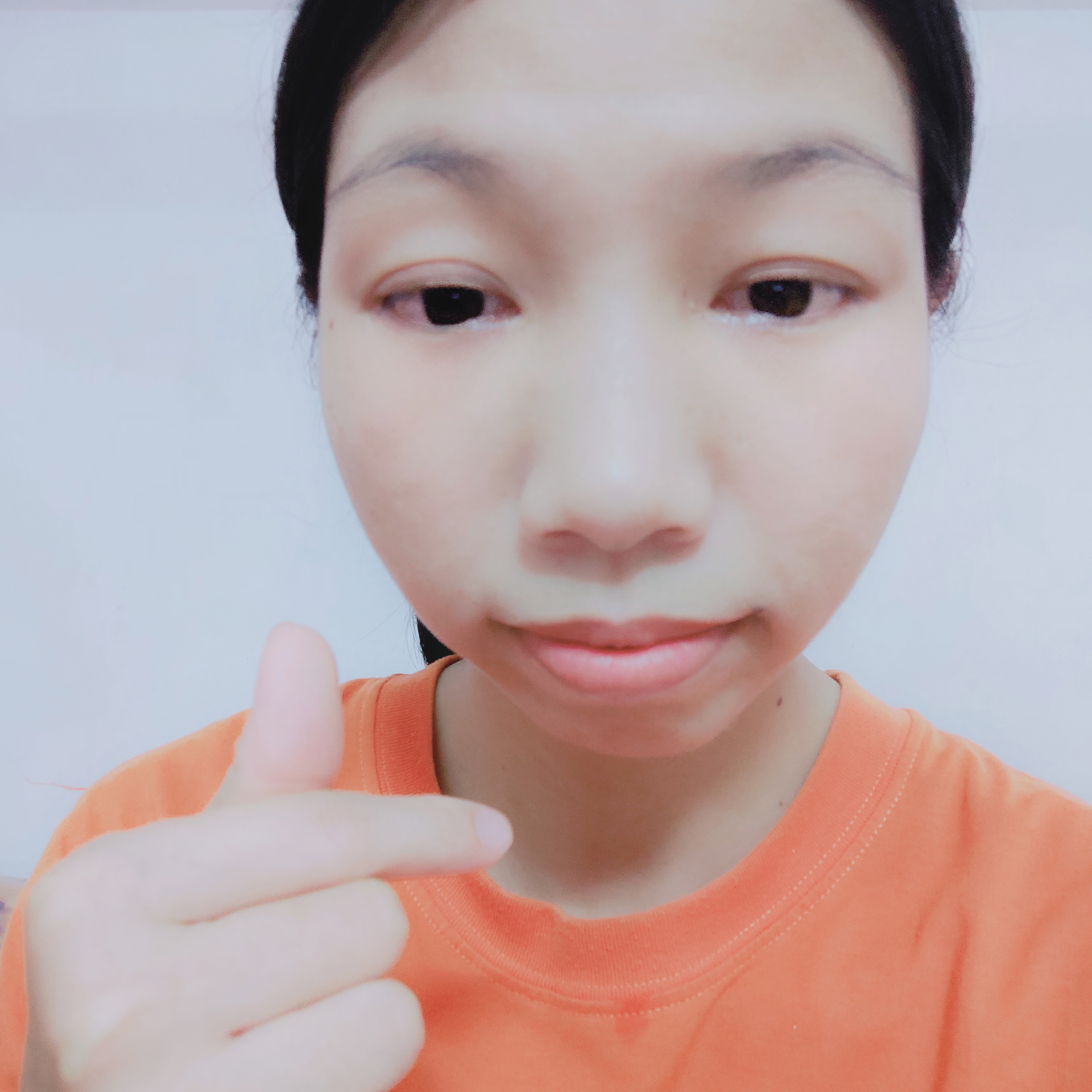 辛勤吃醋花生的照片