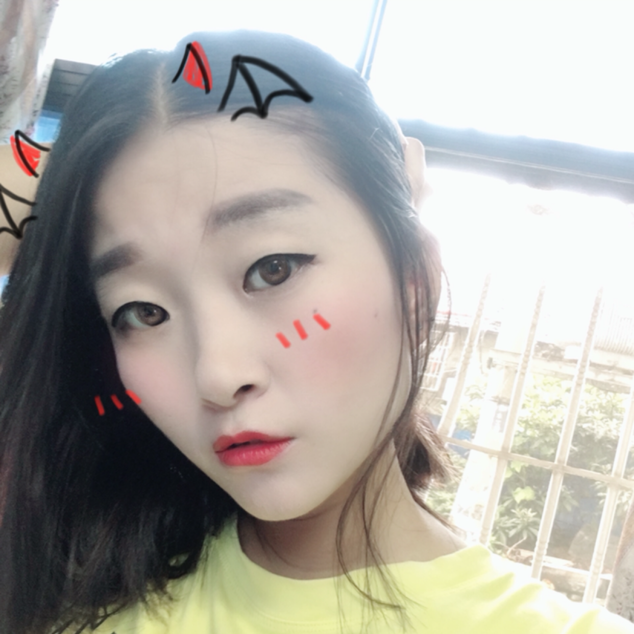 欢呼相许发卡的照片