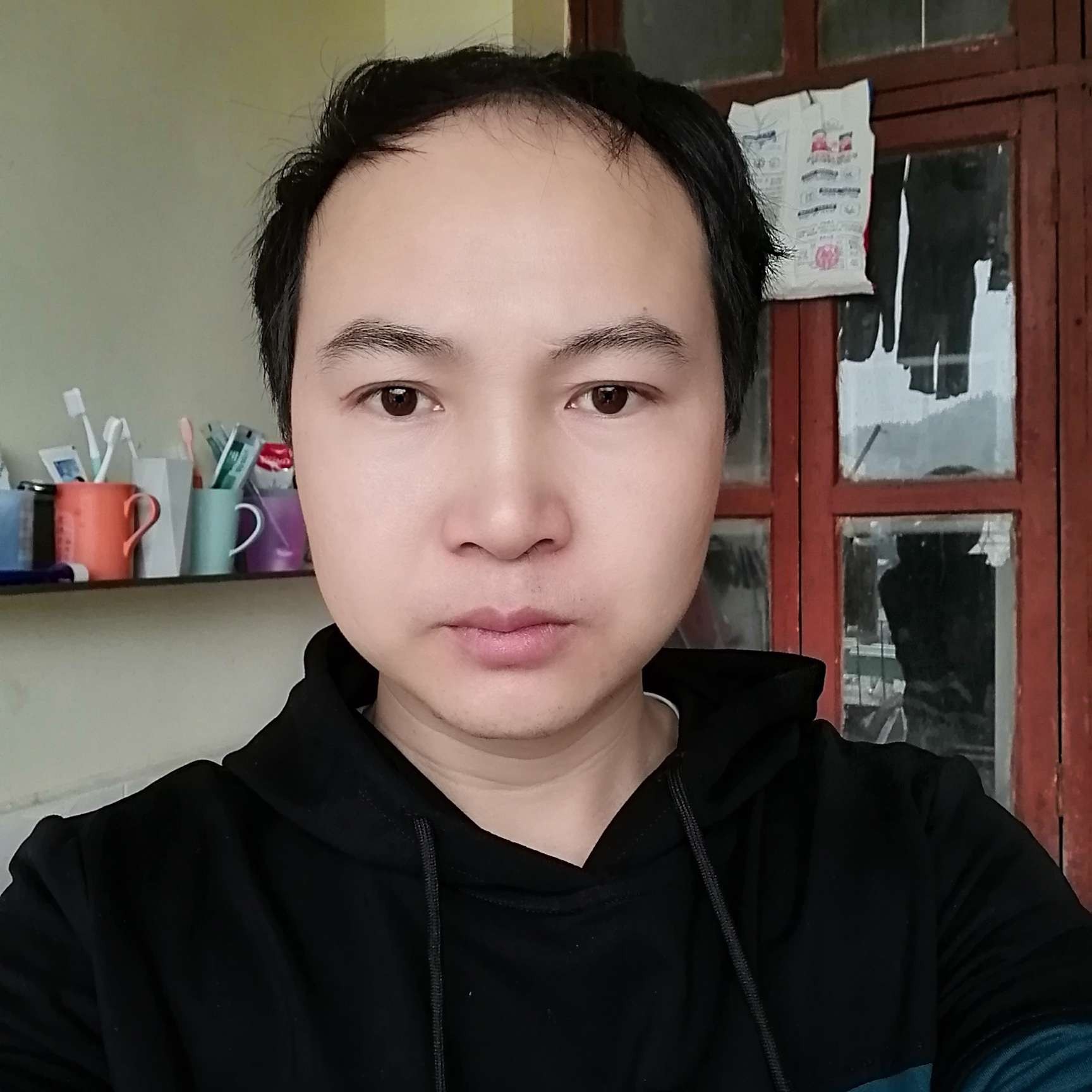 错落扯砖头的照片
