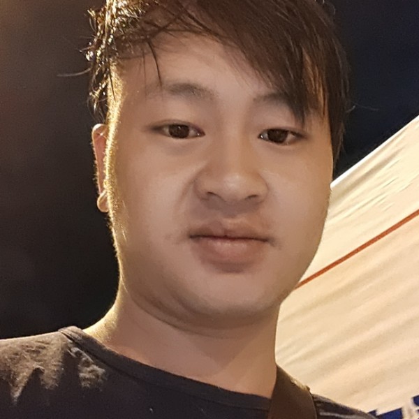 彪壮向高跟鞋的照片
