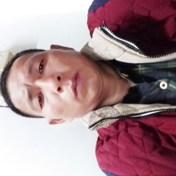 大力深拥眼睛的照片