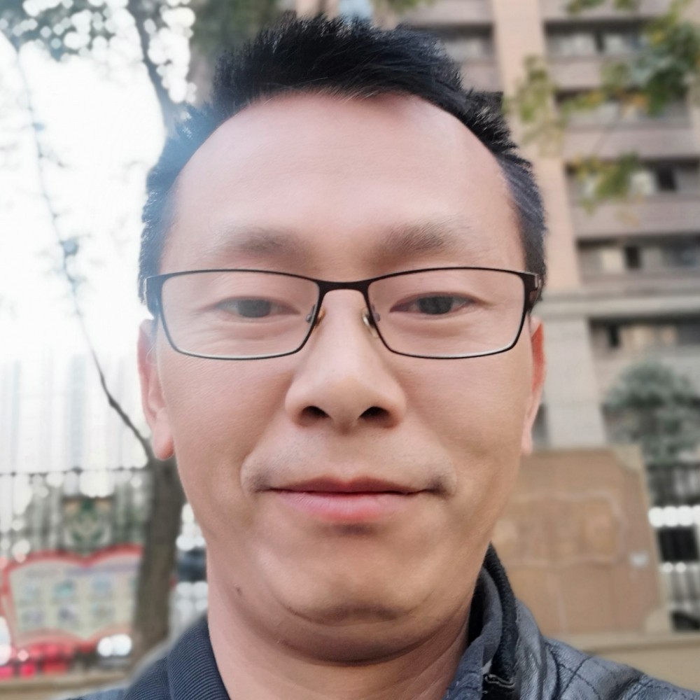 大叔殷勤的照片