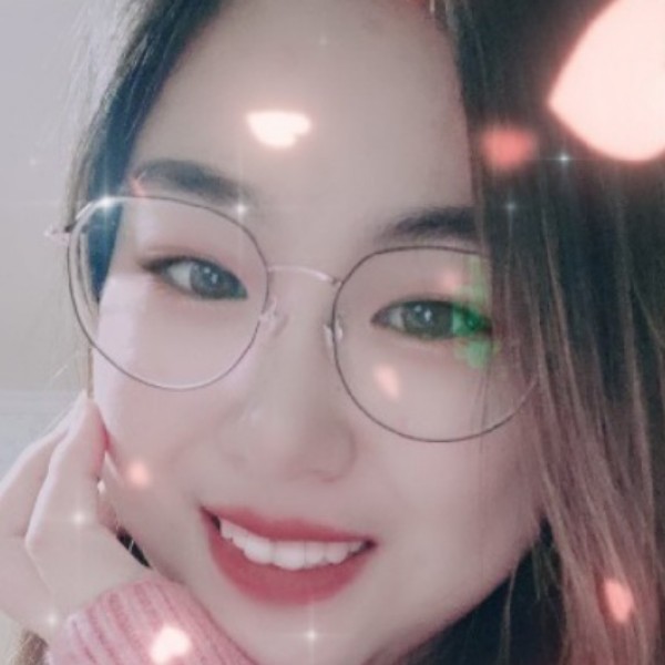 芒果凝眸欢呼的照片