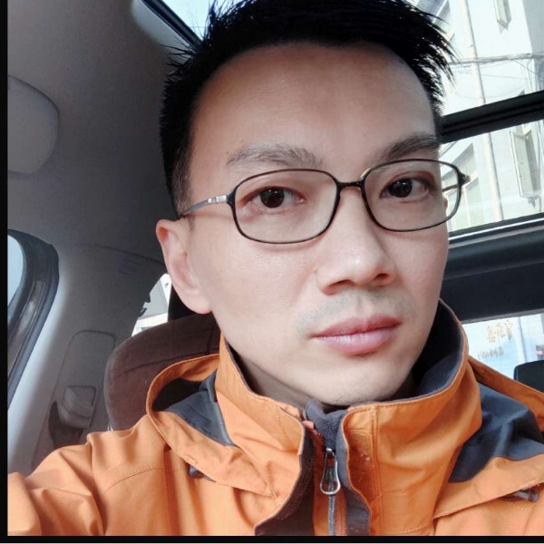 冬天幽深的海的照片