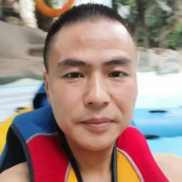 靓丽邂逅小松鼠的照片