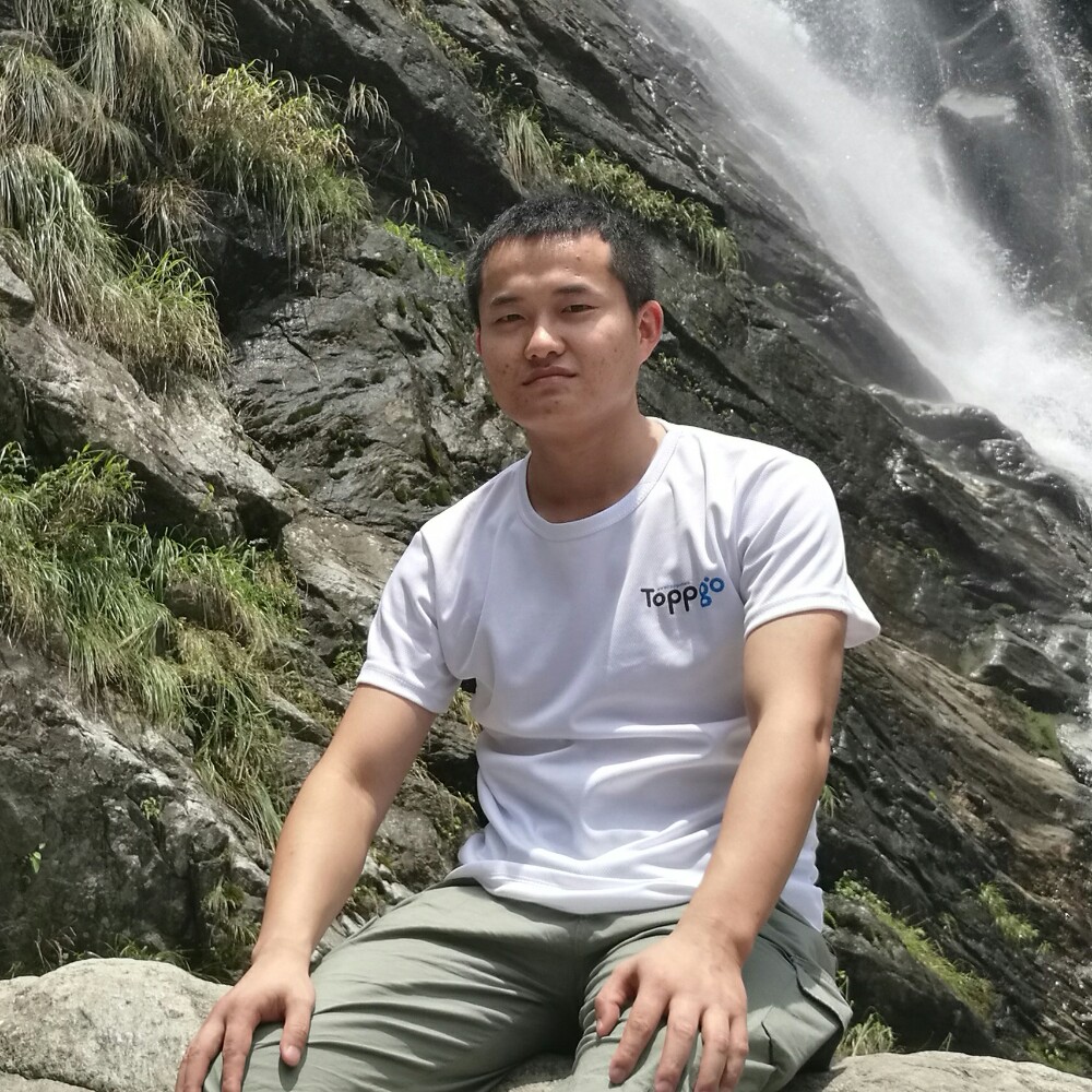 月亮保卫深情的照片