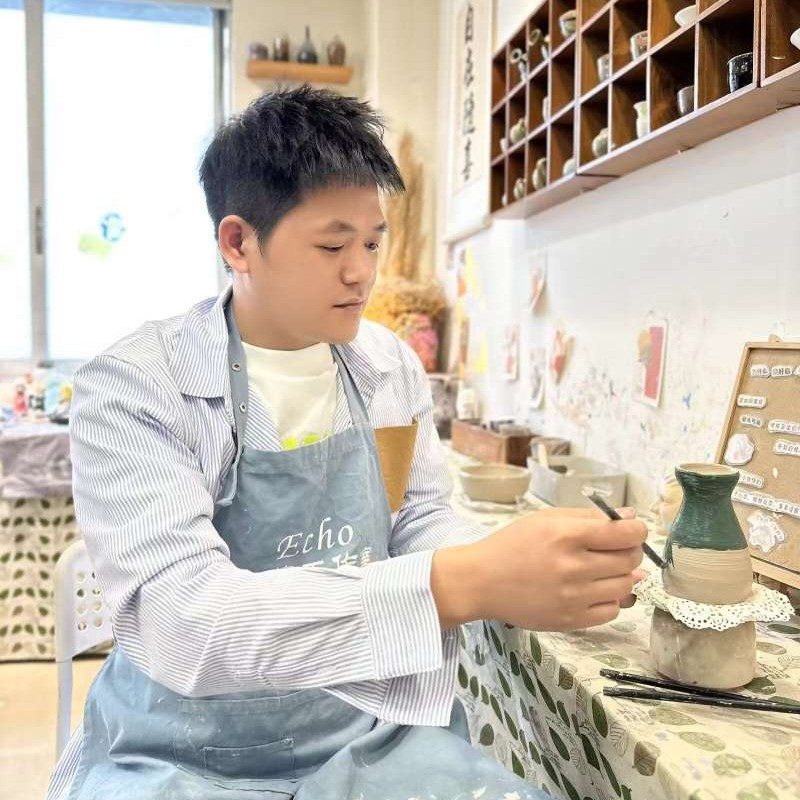 轻松浅吻孤心的照片