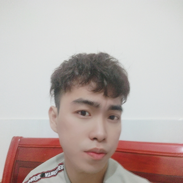 路人与欣喜的照片