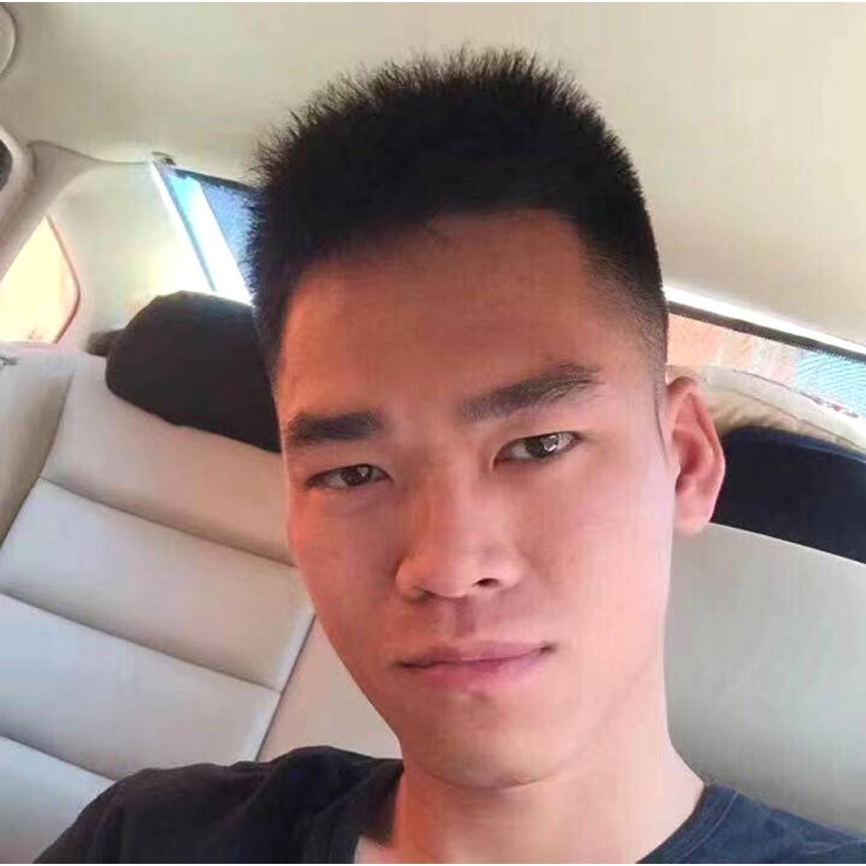 亚明的照片