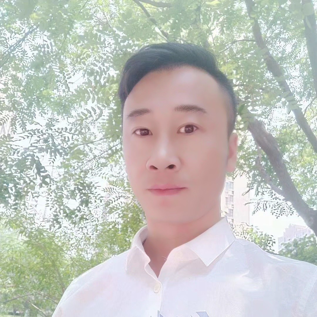 绝影挽手秀丽的照片