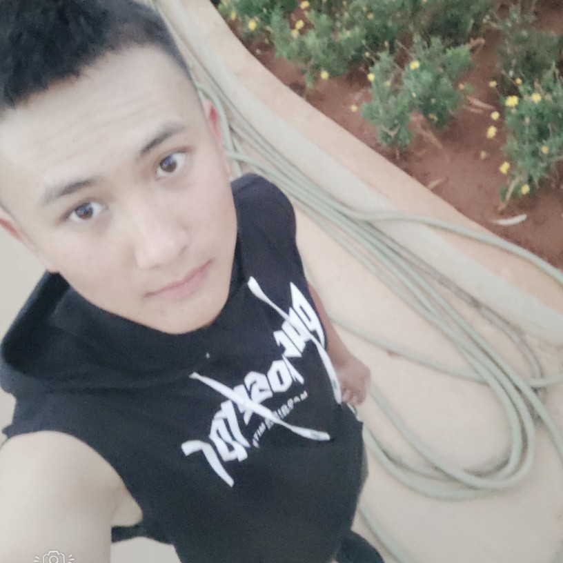 M\'en的照片