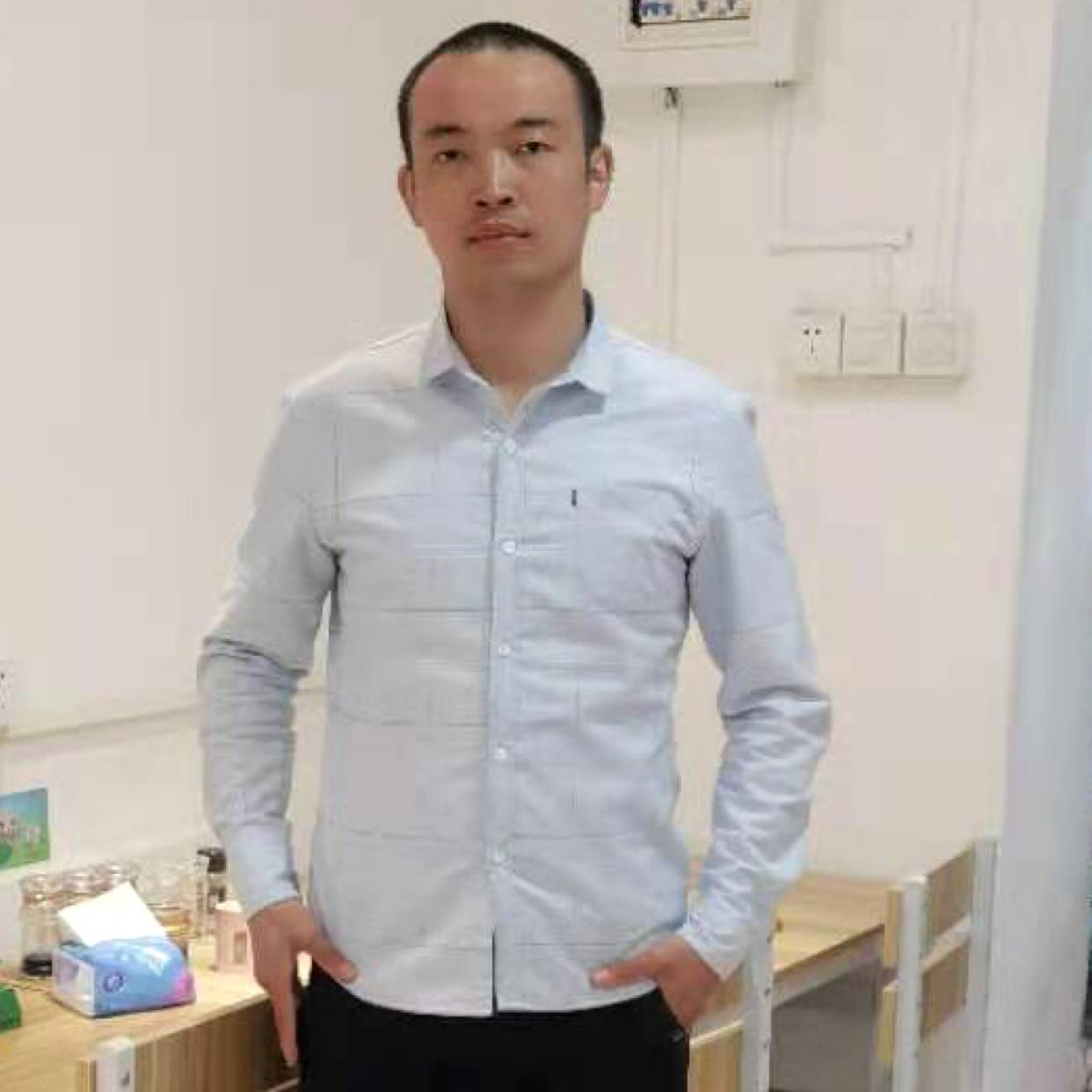 是谁在敲打我窗的照片