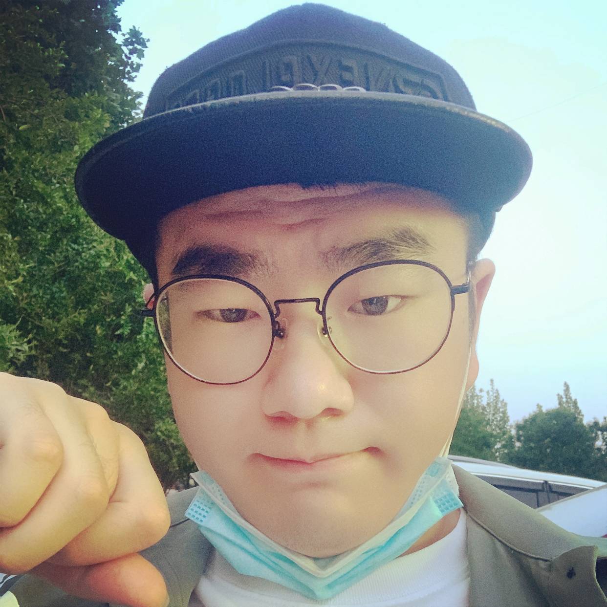 调皮等待小海豚的照片