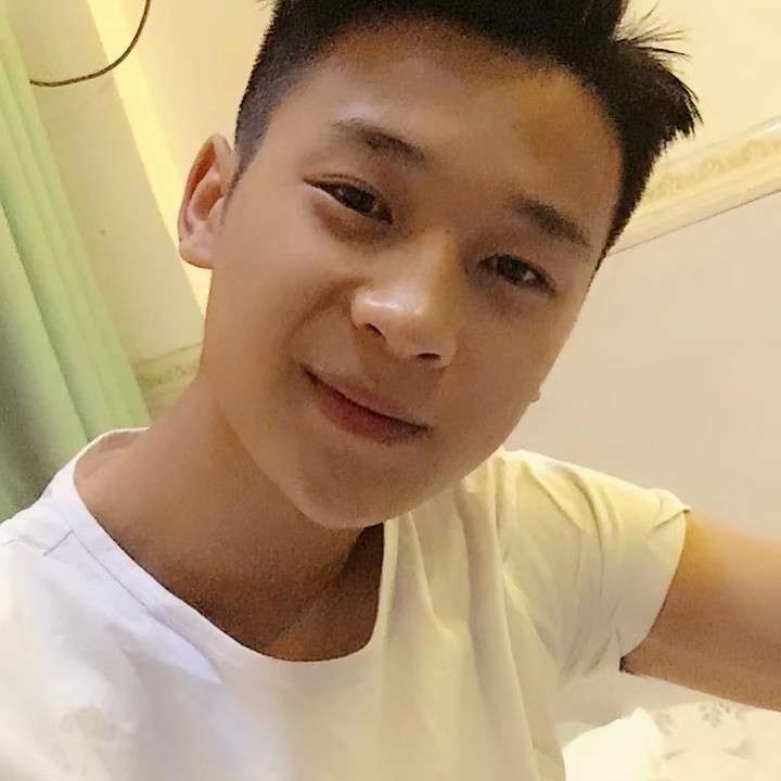 龙立铭的照片