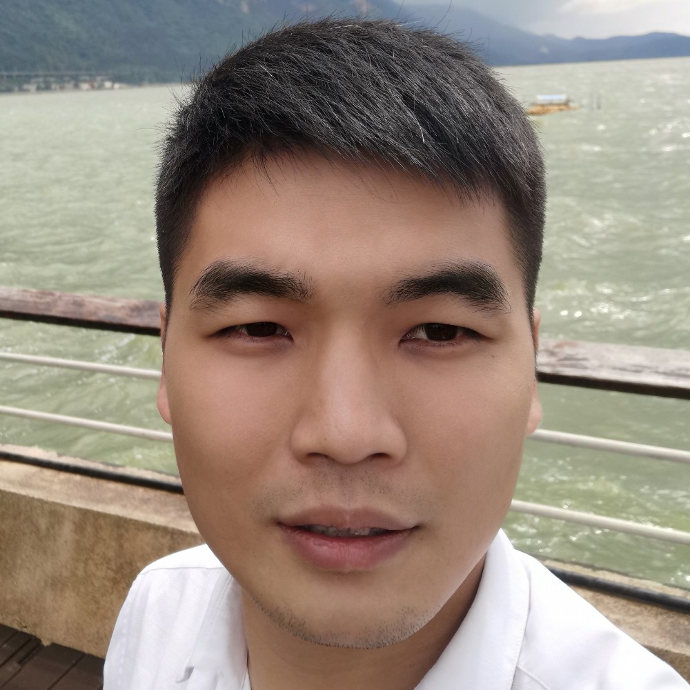 大侠深拥细腻的照片