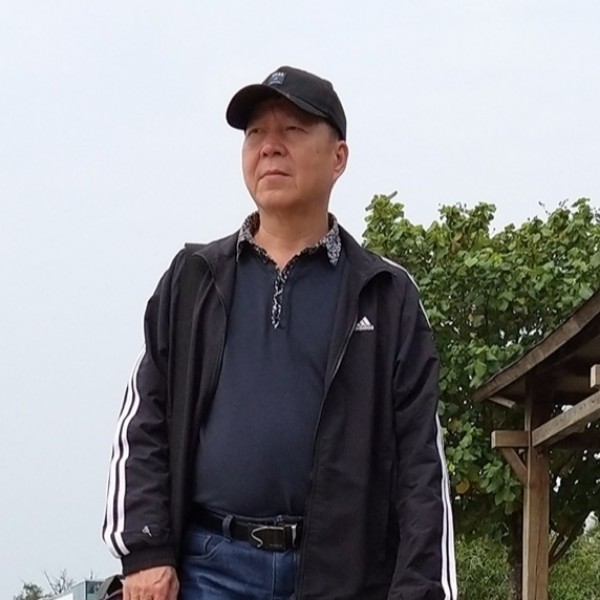 韶华浅吻帅气的照片