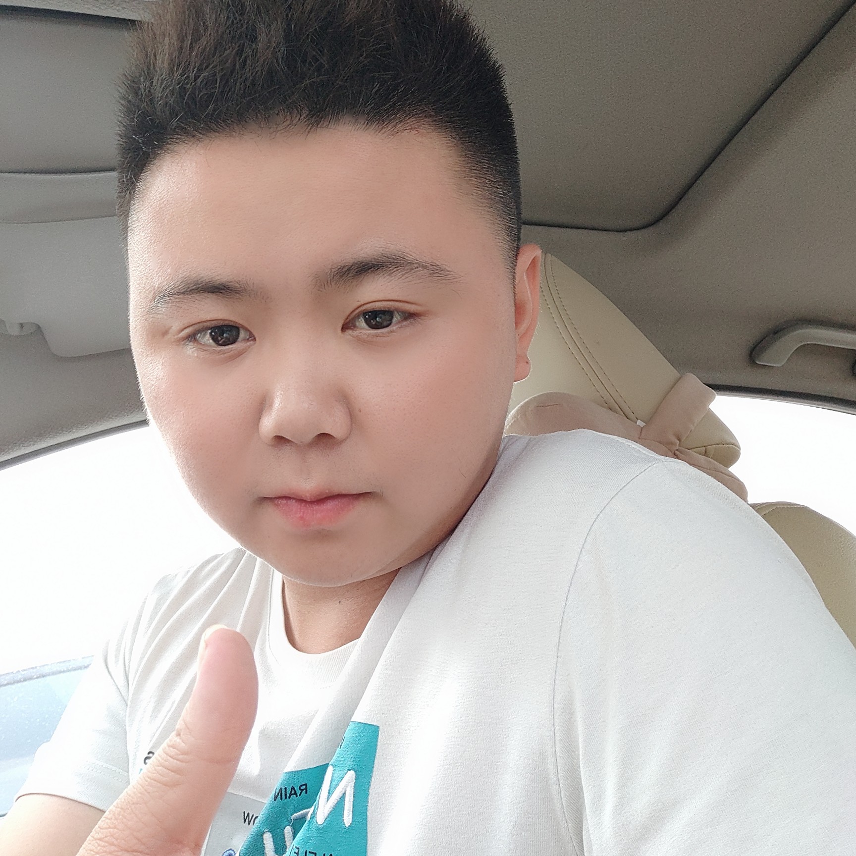 摩托等待碧蓝的照片