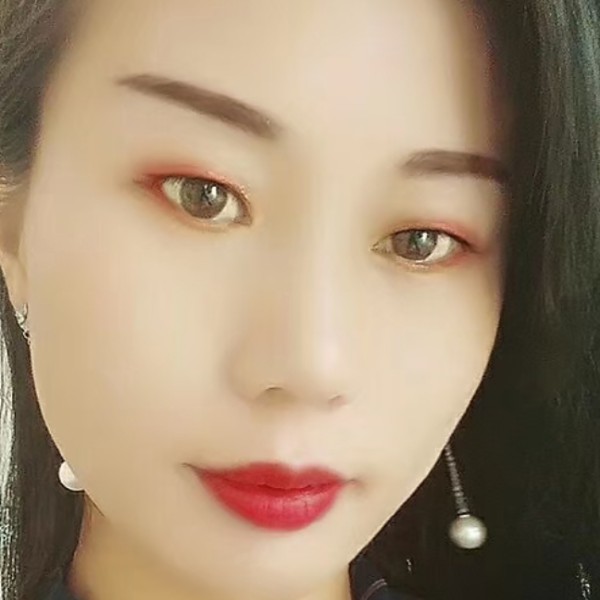 上官晨露的照片