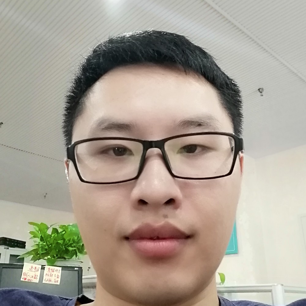 贤惠浅吻白开水的照片