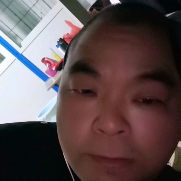 浅唱挽手高跟鞋的照片