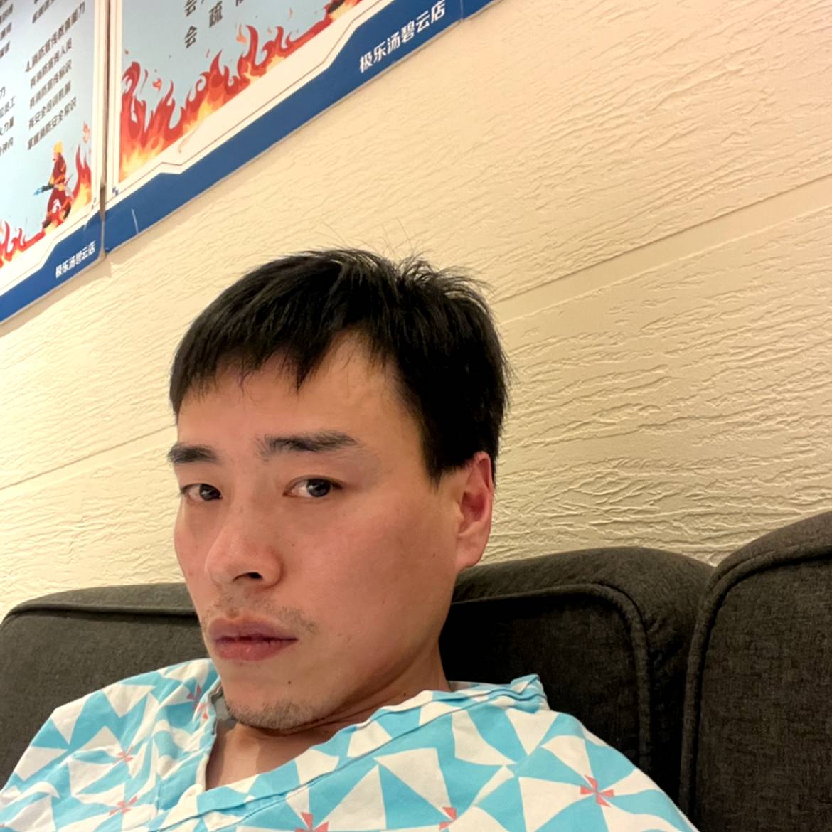 眼里没有光的男人的照片